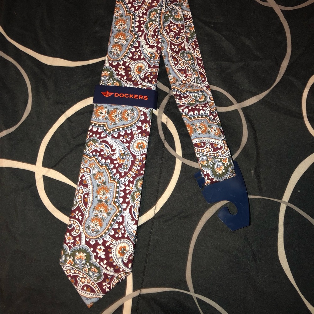 Dockers  Floral Tie 100% Cotton NWT
